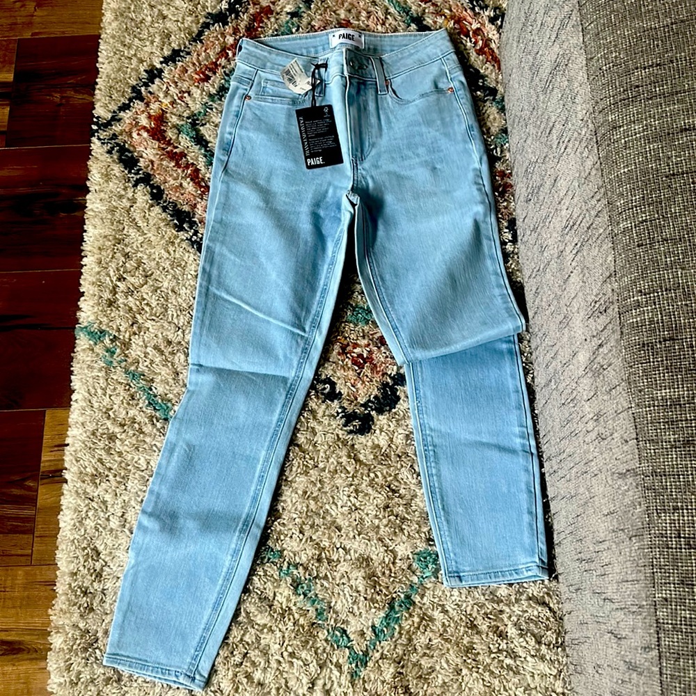 **NEVER WORN** stretchy light blue crop jean